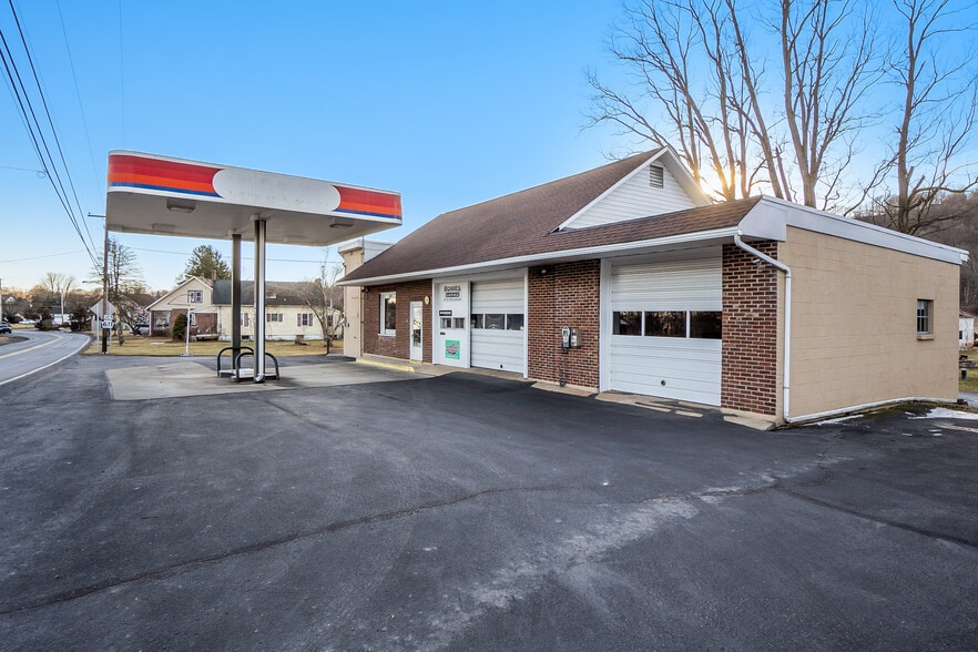 6712 Main St, Martins Creek, PA for sale - Building Photo - Image 1 of 42