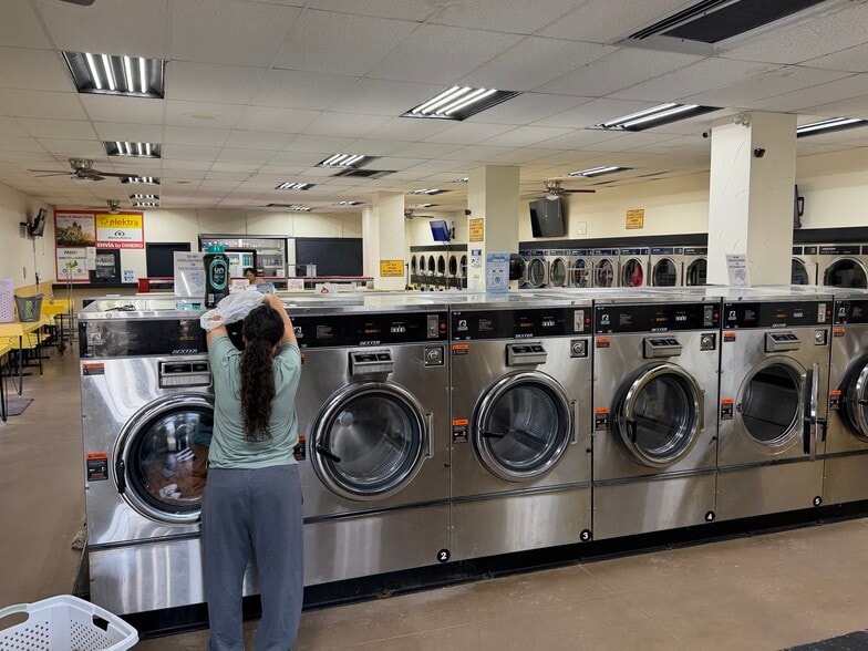 2451 W Ledbetter Dr, Dallas, TX for sale - Building Photo - Image 3 of 5