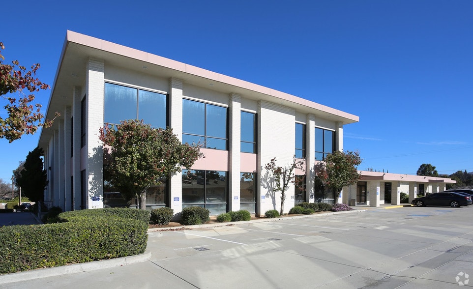 6377 Riverside Ave, Riverside, CA for lease - Primary Photo - Image 1 of 9