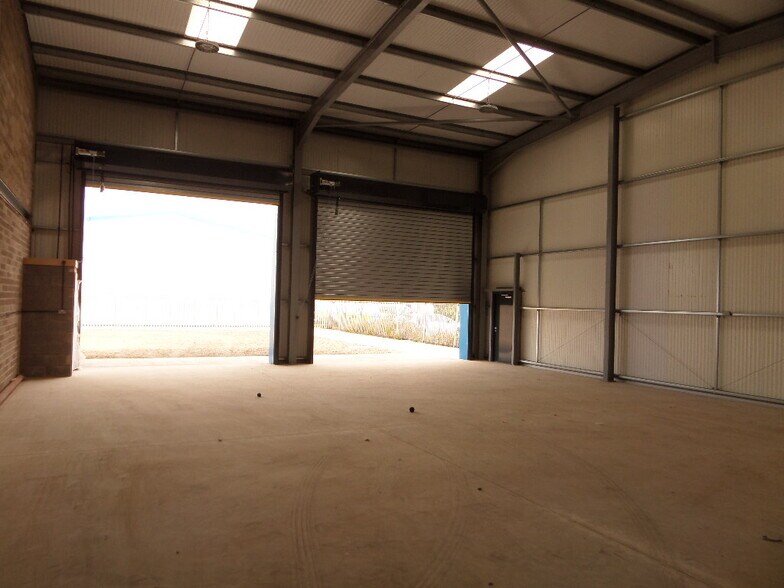 Newlands Ave, Bridgend for lease - Building Photo - Image 3 of 5