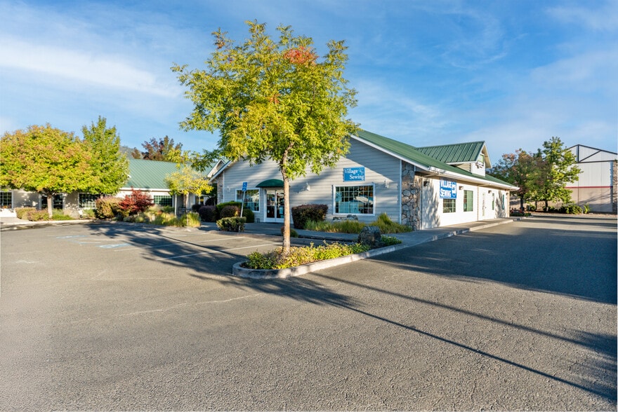 1252 Airport Park Blvd, Ukiah, CA for lease - Building Photo - Image 2 of 14