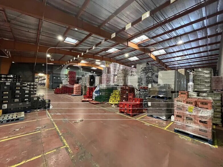 Industrial in Tarascon for lease - Interior Photo - Image 2 of 10