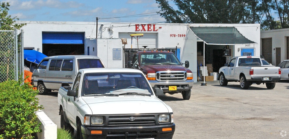 5621 NW 8th St, Margate, FL for sale - Building Photo - Image 2 of 8