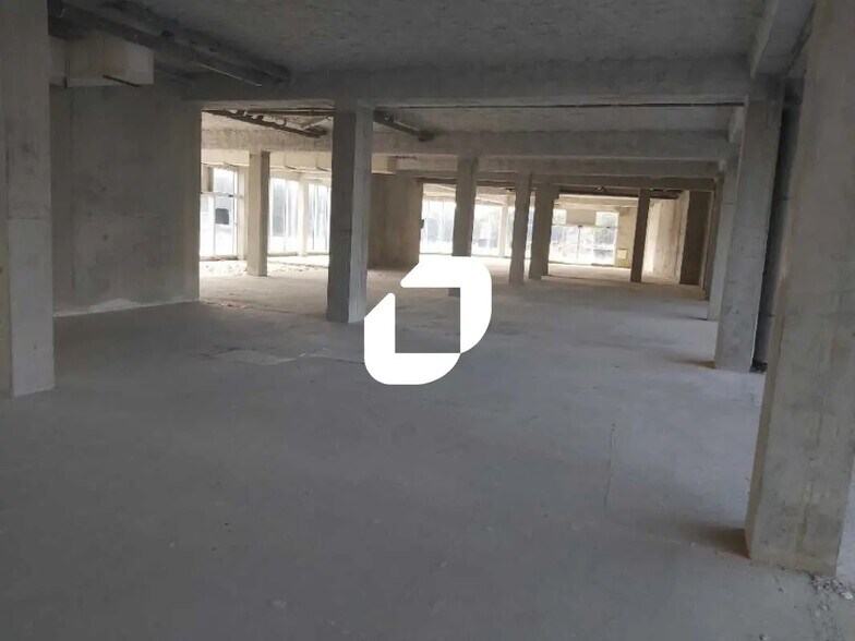 Retail in Bordeaux for lease - Building Photo - Image 2 of 10