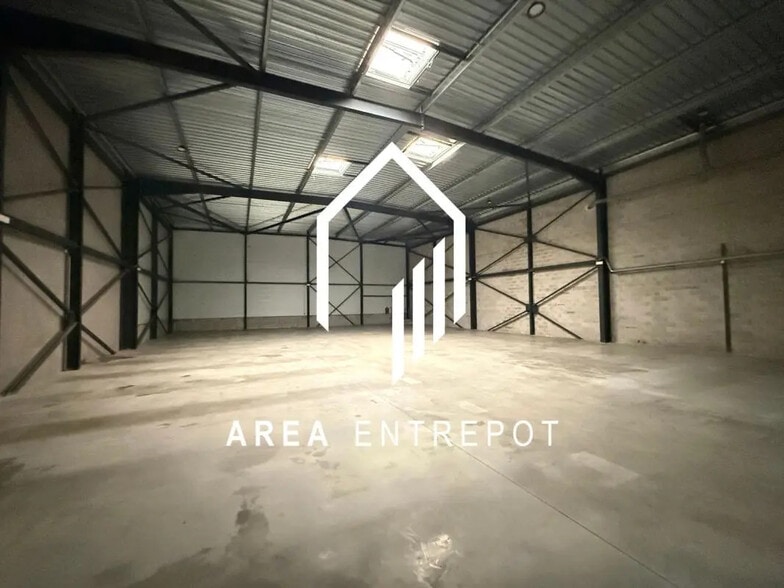 Flex in Aix-en-Provence for lease - Interior Photo - Image 1 of 7