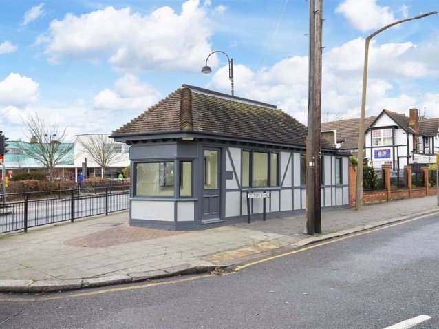 31 Station Rd, Loughton for sale - Primary Photo - Image 1 of 1