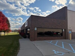 36935 Metro Ct, Sterling Heights, MI for lease Building Photo- Image 2 of 10
