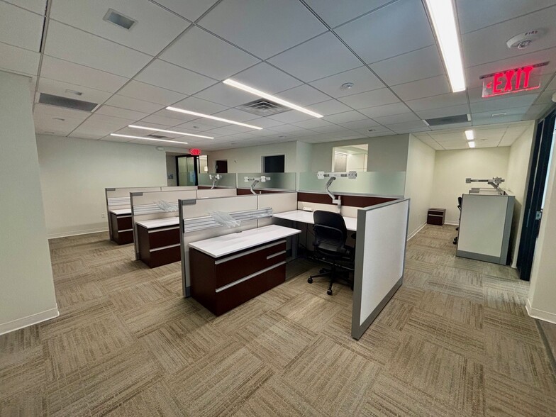 841 E Hunting Park Ave, Philadelphia, PA for lease - Building Photo - Image 1 of 15