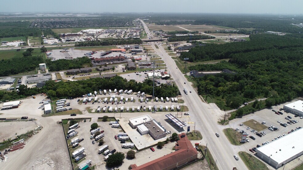 Mont Belvieu, TX 77523 Retail for Sale