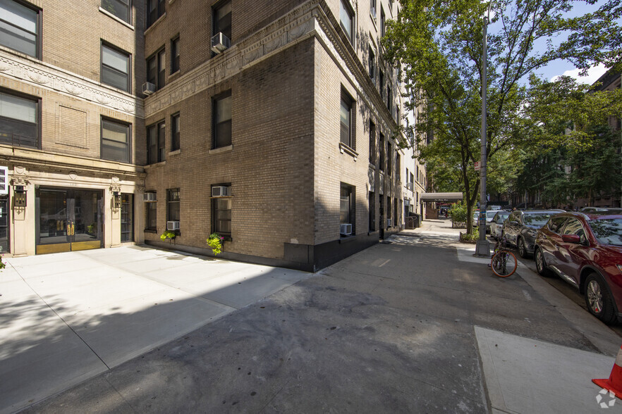 145 W 71st St, New York, NY for lease - Building Photo - Image 1 of 10