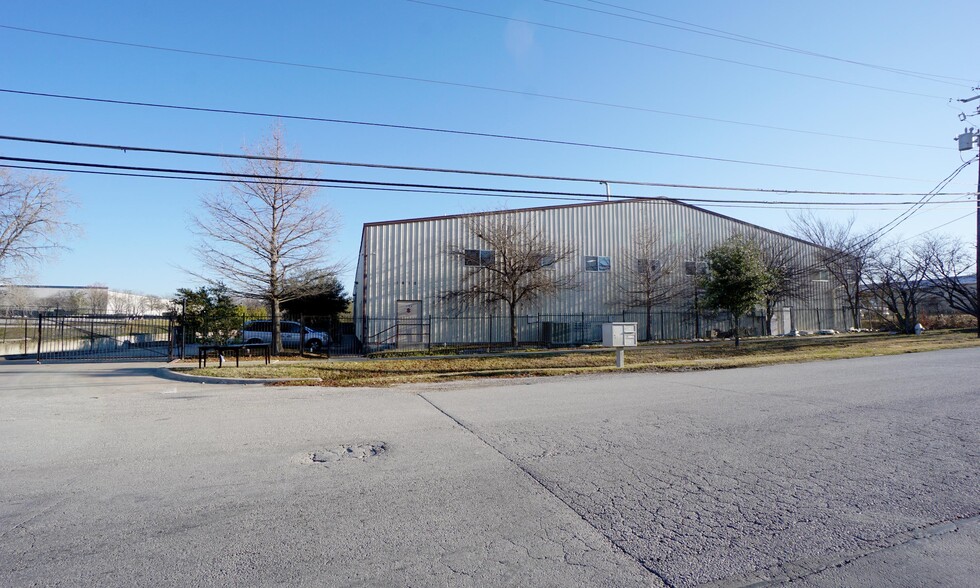 1610 Dungan Ln, Austin, TX for lease - Building Photo - Image 1 of 4