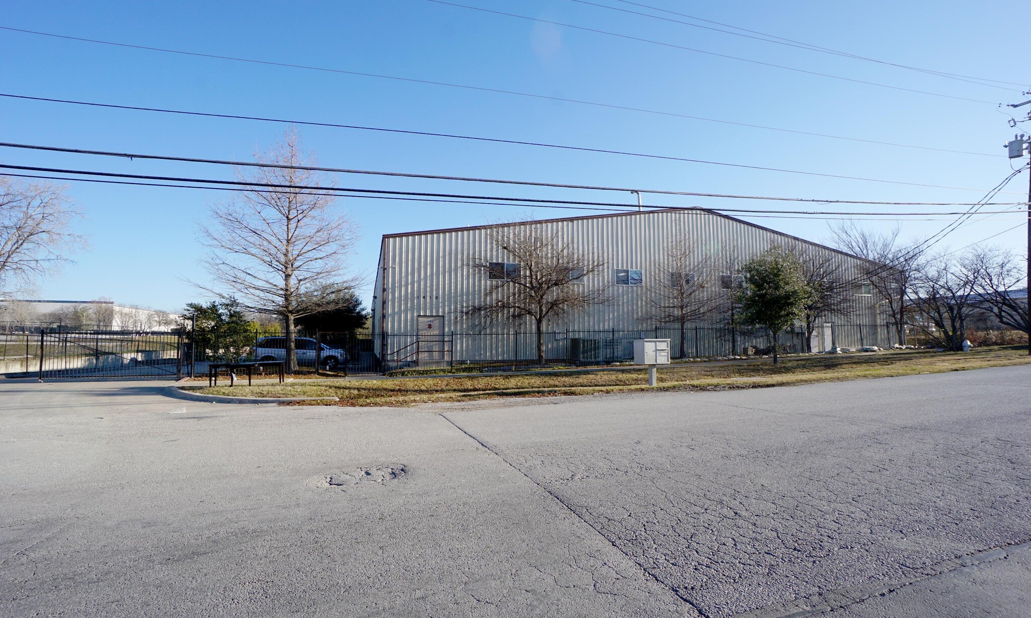 1610 Dungan Ln, Austin, TX for lease Building Photo- Image 1 of 5