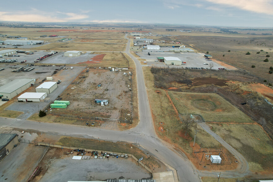 1100 E Loomis Rd, Weatherford, OK for sale - Primary Photo - Image 1 of 1