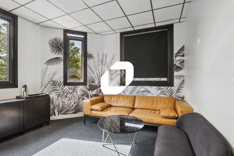 Office in Tremblay-en-France for lease - Interior Photo - Image 1 of 9