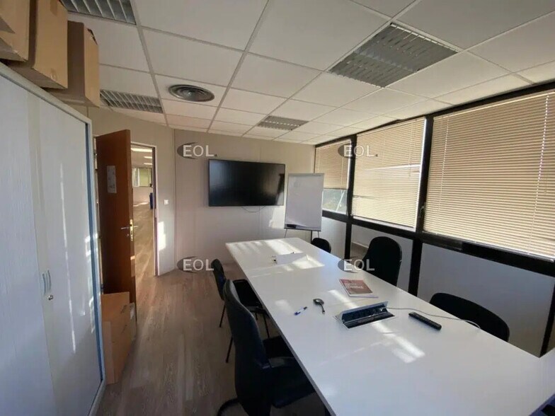 Office in Vitrolles for lease - Building Photo - Image 1 of 14