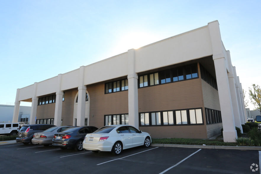 2461-2495 E Orangethorpe Ave, Fullerton, CA for lease - Building Photo - Image 2 of 7