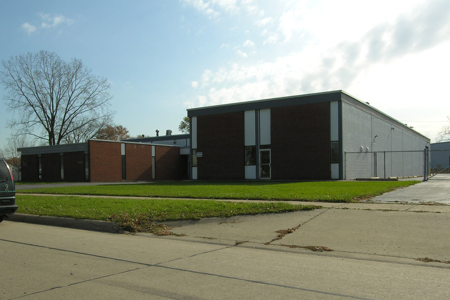 2324-2338 Morrissey Ave, Warren, MI for lease - Building Photo - Image 3 of 5