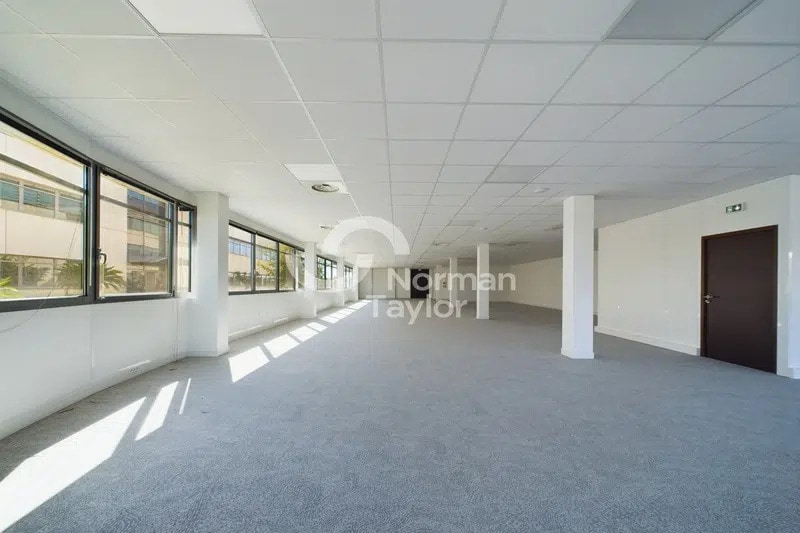Office in Montpellier for lease - Interior Photo - Image 1 of 11