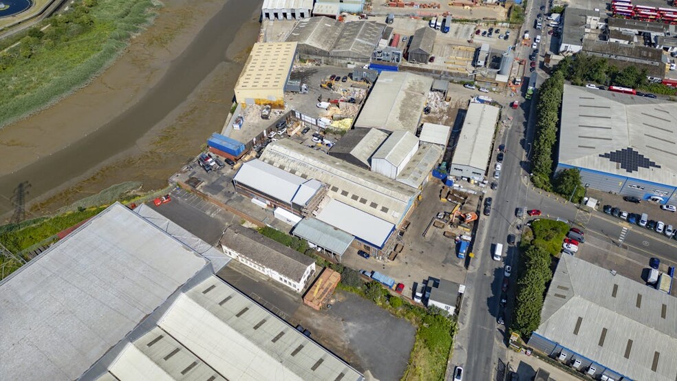 42 River Rd, Barking for sale - Aerial - Image 3 of 12