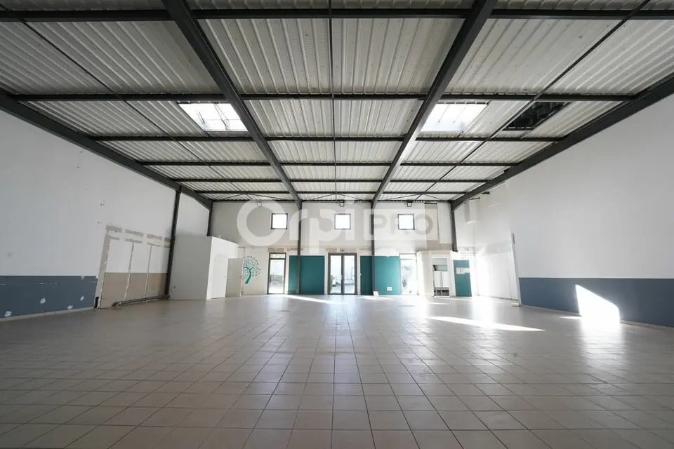Flex in Lyon for lease Interior Photo- Image 1 of 9