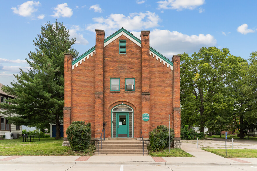 107 E Madison St, Mount Pleasant, IA for sale - Primary Photo - Image 1 of 37