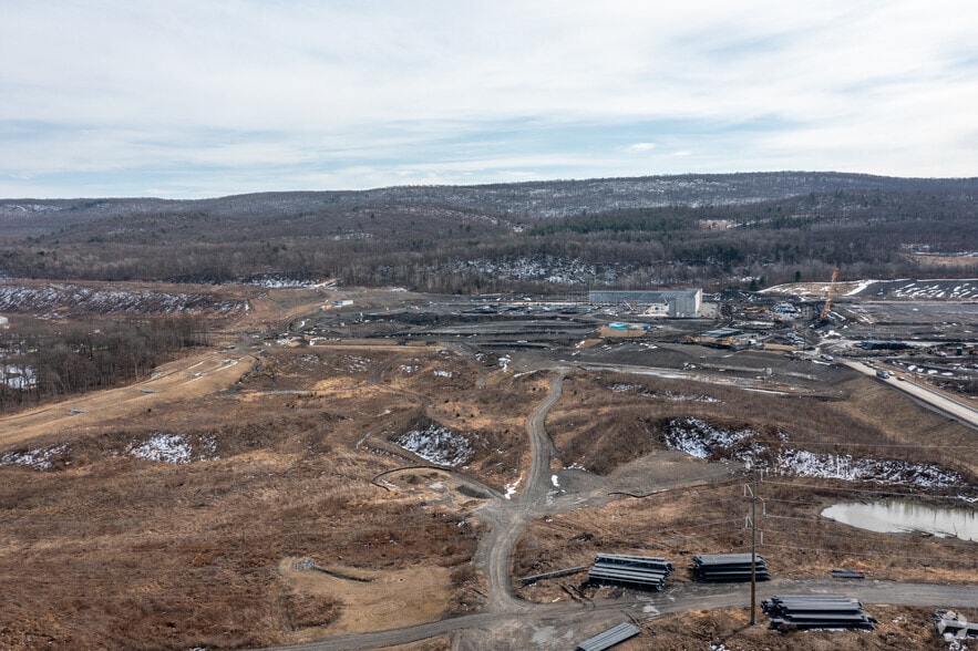 301 Dziak Dr, Nanticoke, PA for lease - Building Photo - Image 2 of 4