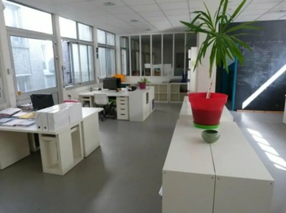 Office in Paris for lease Building Photo- Image 1 of 8