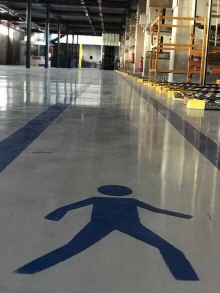 Flex in Rosny-sous-Bois for lease - Interior Photo - Image 2 of 5