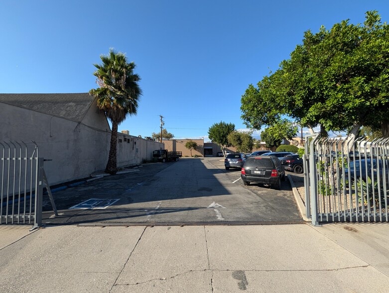 410 N Park Ave, Pomona, CA for lease - Building Photo - Image 3 of 15