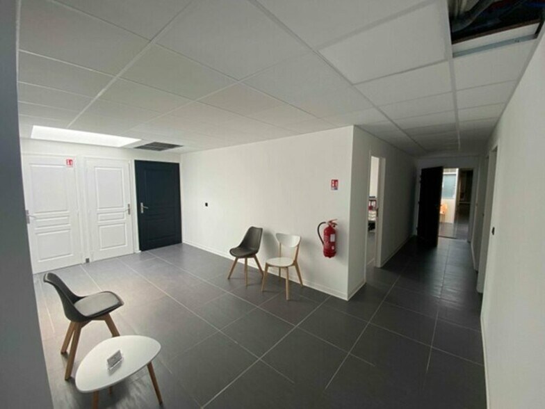 Office in Biot for lease - Interior Photo - Image 3 of 5