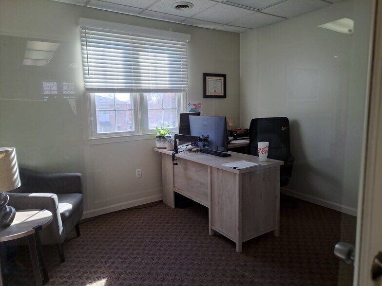 1600 Scottsville Rd, Bowling Green, KY for lease - Interior Photo - Image 3 of 12