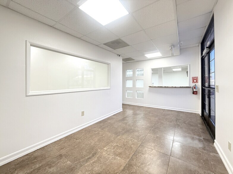 248-250 E Rowland St, Covina, CA for lease - Building Photo - Image 3 of 21