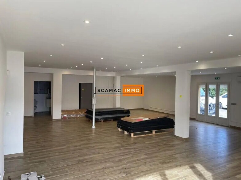 Office in Carqueiranne for lease - Interior Photo - Image 2 of 9