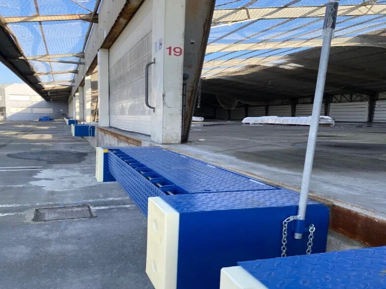 Rue Du Professeur Paul Langevin, Lezennes for sale - Interior Photo - Image 3 of 3