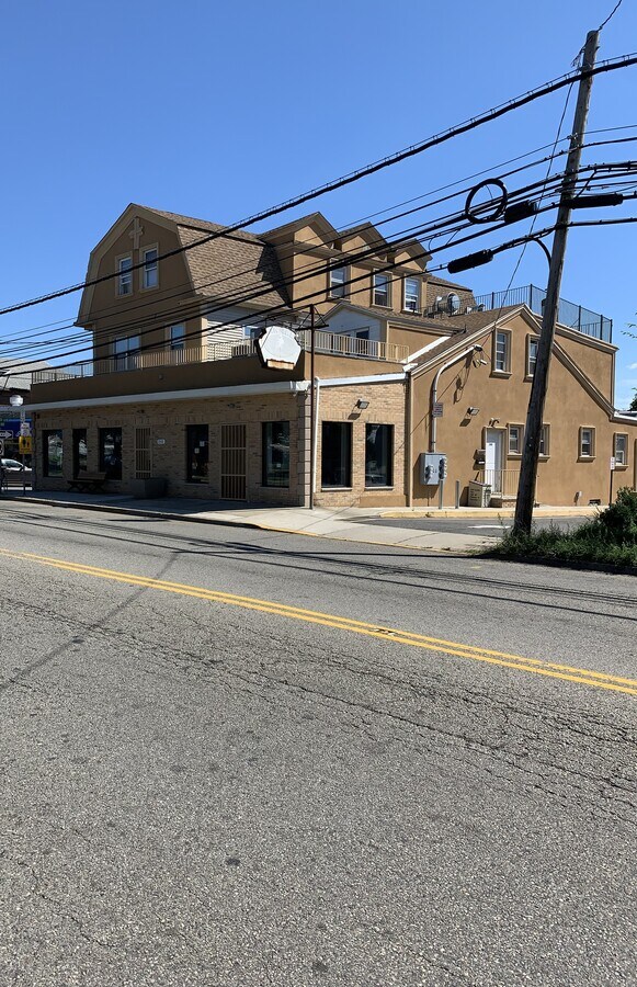 246 County Ave, Secaucus, NJ 07094
