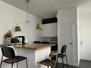 Rue Du Faubourg Saint-Denis, Paris for lease Interior Photo- Image 2 of 6