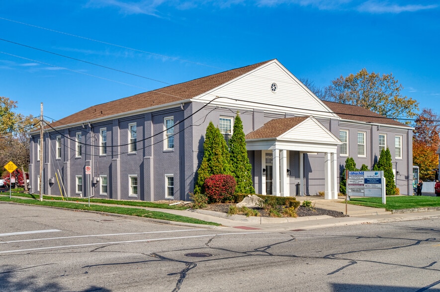 496 W Ann Arbor Trl, Plymouth, MI for lease - Building Photo - Image 1 of 5