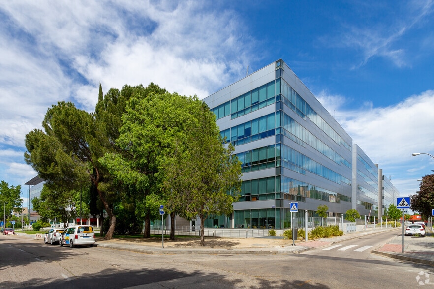 Calle de Campezo, 1, Madrid, Madrid for lease - Building Photo - Image 2 of 24