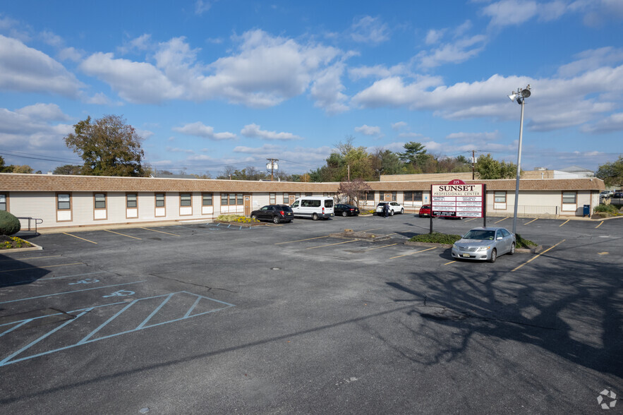 215 Sunset Rd, Willingboro, NJ for lease - Building Photo - Image 3 of 7