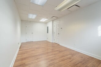 538-540 Pl Saint-Henri, Montréal, QC for lease Building Photo- Image 2 of 2