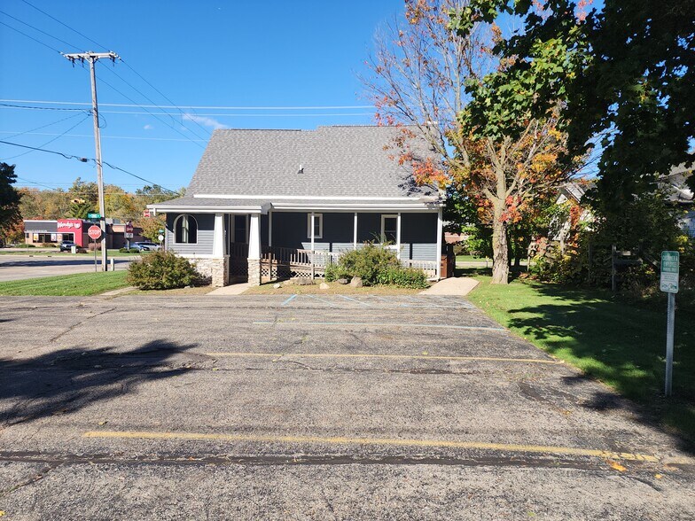 536 W State St, Hastings, MI for lease - Building Photo - Image 2 of 27