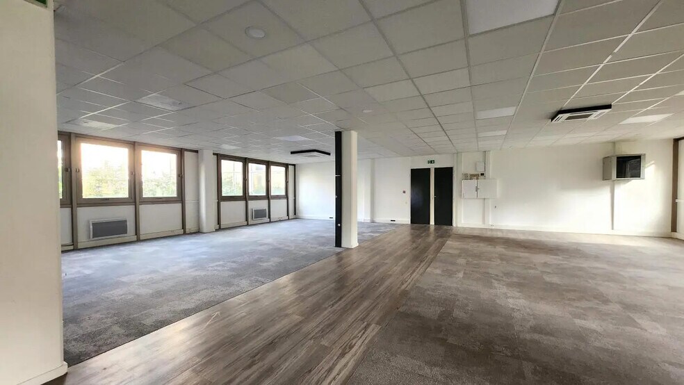 Office in Boulogne-Billancourt for lease - Building Photo - Image 3 of 6
