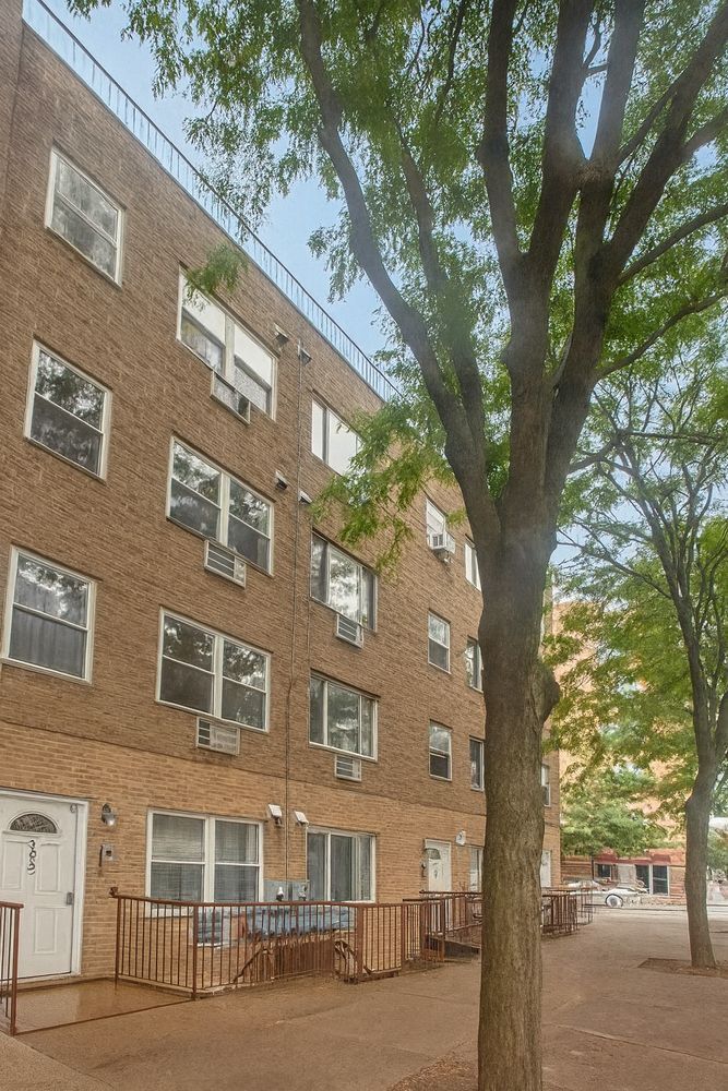 187 Woodpoint Rd, Brooklyn, NY for sale Primary Photo- Image 1 of 1