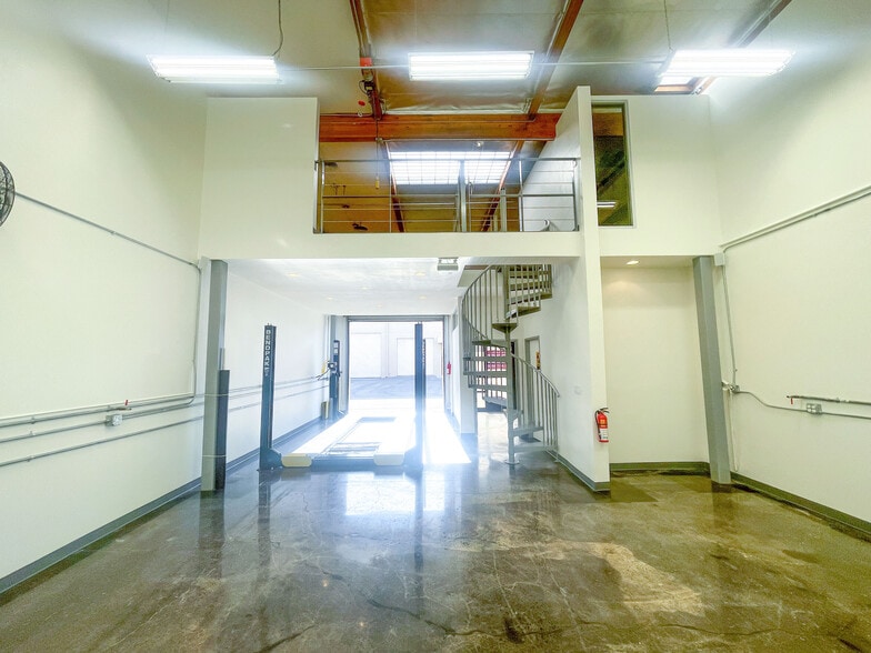 2631 Lavery Ct, Newbury Park, CA for lease - Building Photo - Image 3 of 13