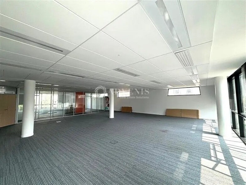 Office in Maisons-Alfort for lease - Interior Photo - Image 2 of 8