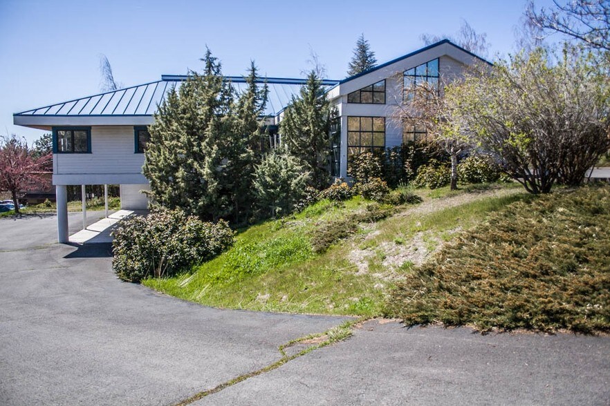 2310 Mountain View Blvd, Klamath Falls, OR for sale - Building Photo - Image 1 of 1