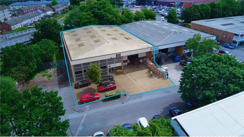 Brooklands Clos, Sunbury On Thames for lease - Building Photo - Image 1 of 11