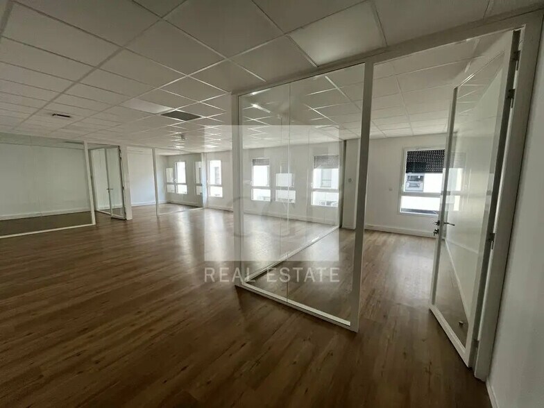 Office in Dardilly for lease - Interior Photo - Image 3 of 5