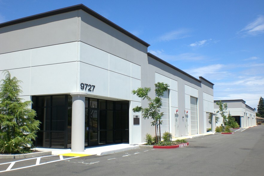 9727 Kent St, Elk Grove, CA 95624