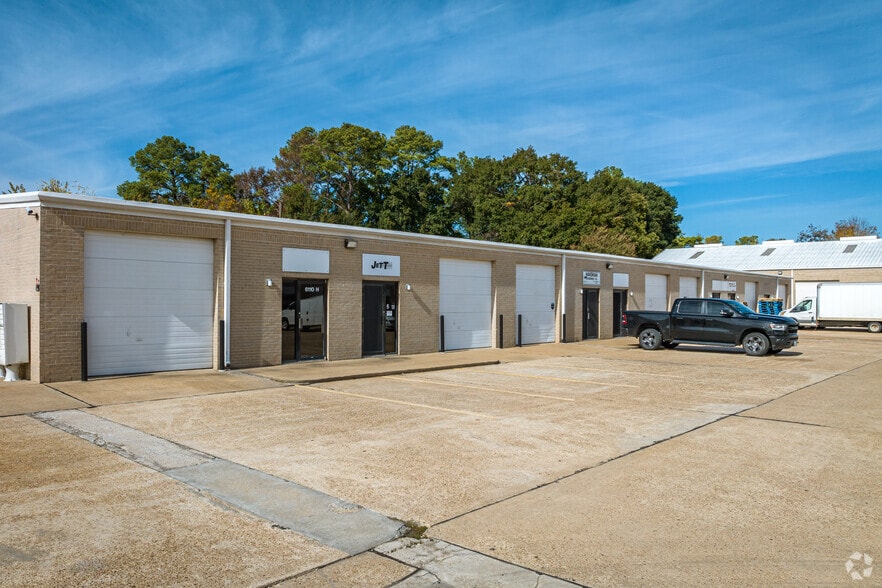 6104 Milwee St, Houston, TX for lease - Building Photo - Image 2 of 11